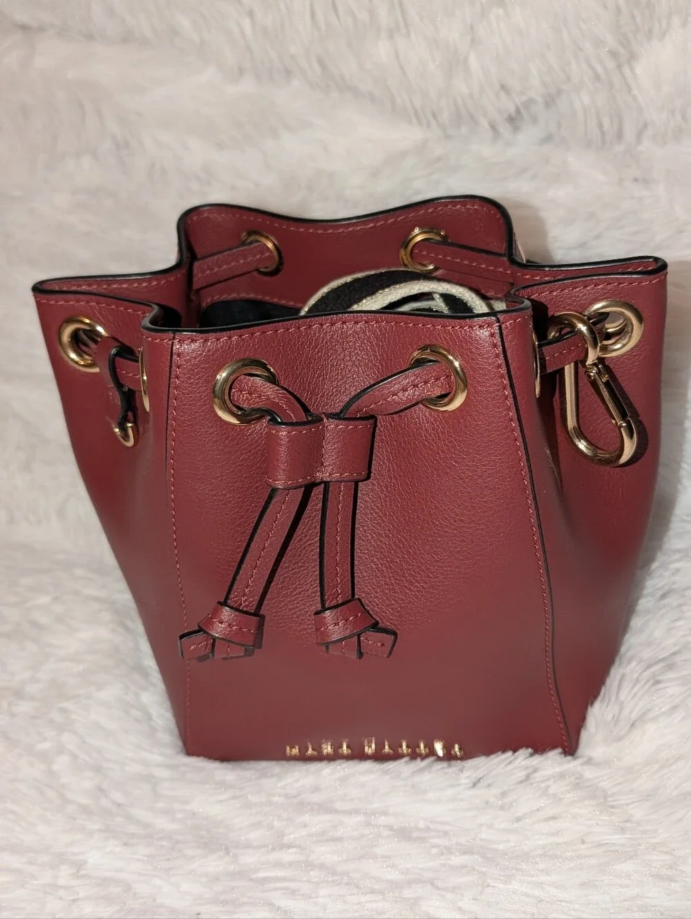 Marc Jacobs The Leather Bucket Bag with Detachable Strap Burgundy EUC - Picture 3 of 15